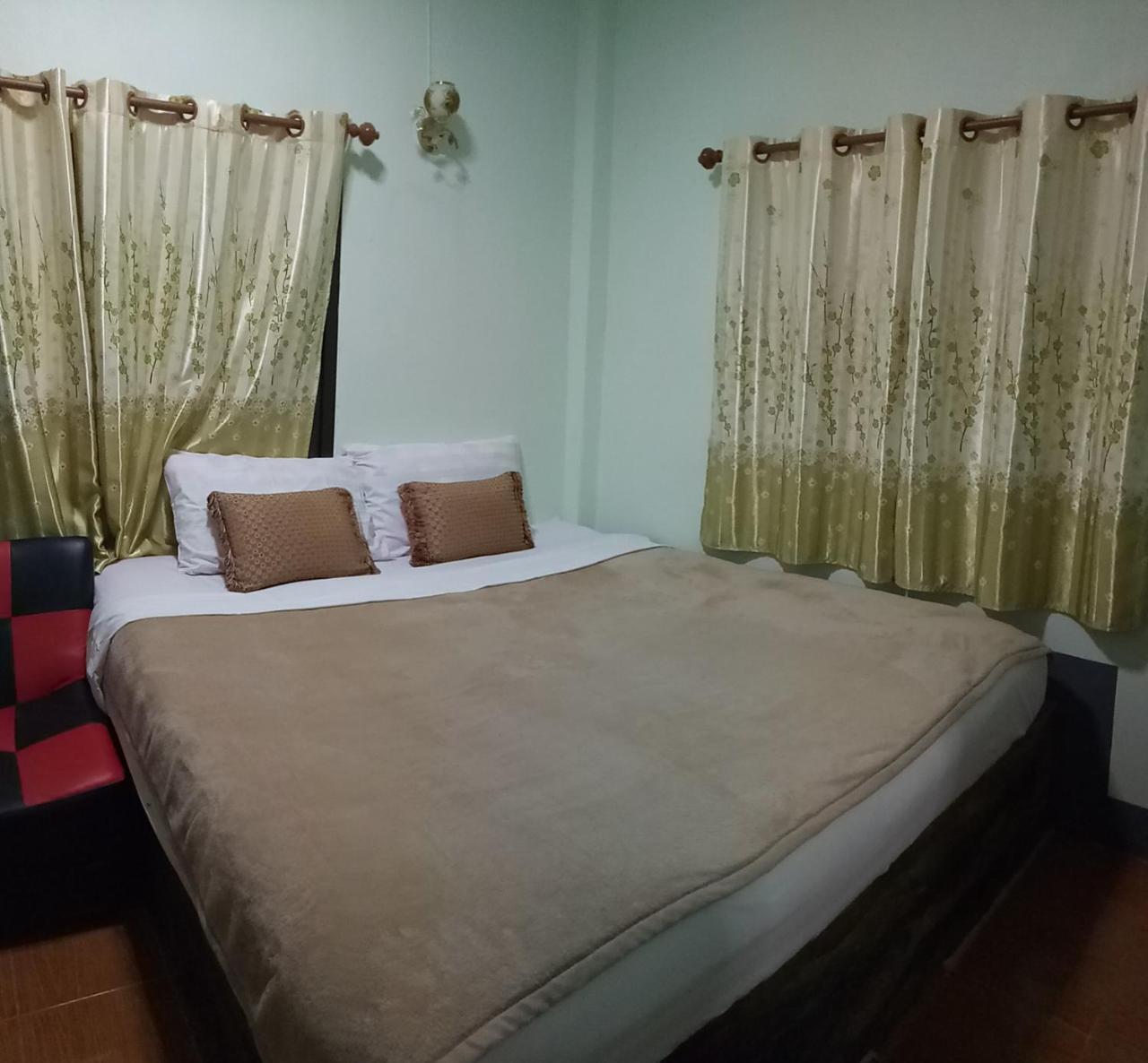 Phu Chaem House Hotel Mae Chaem Bagian luar foto