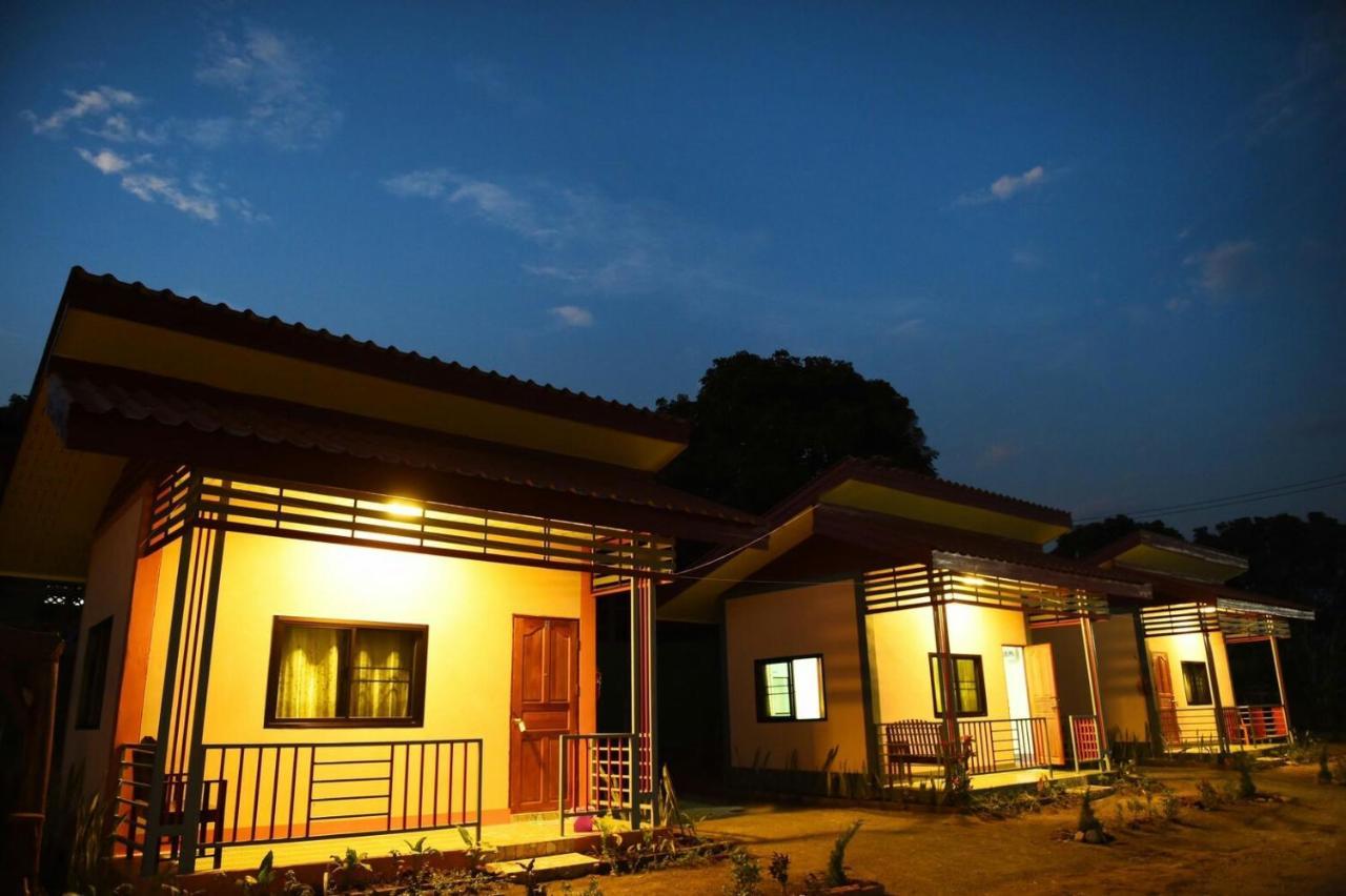 Phu Chaem House Hotel Mae Chaem Bagian luar foto