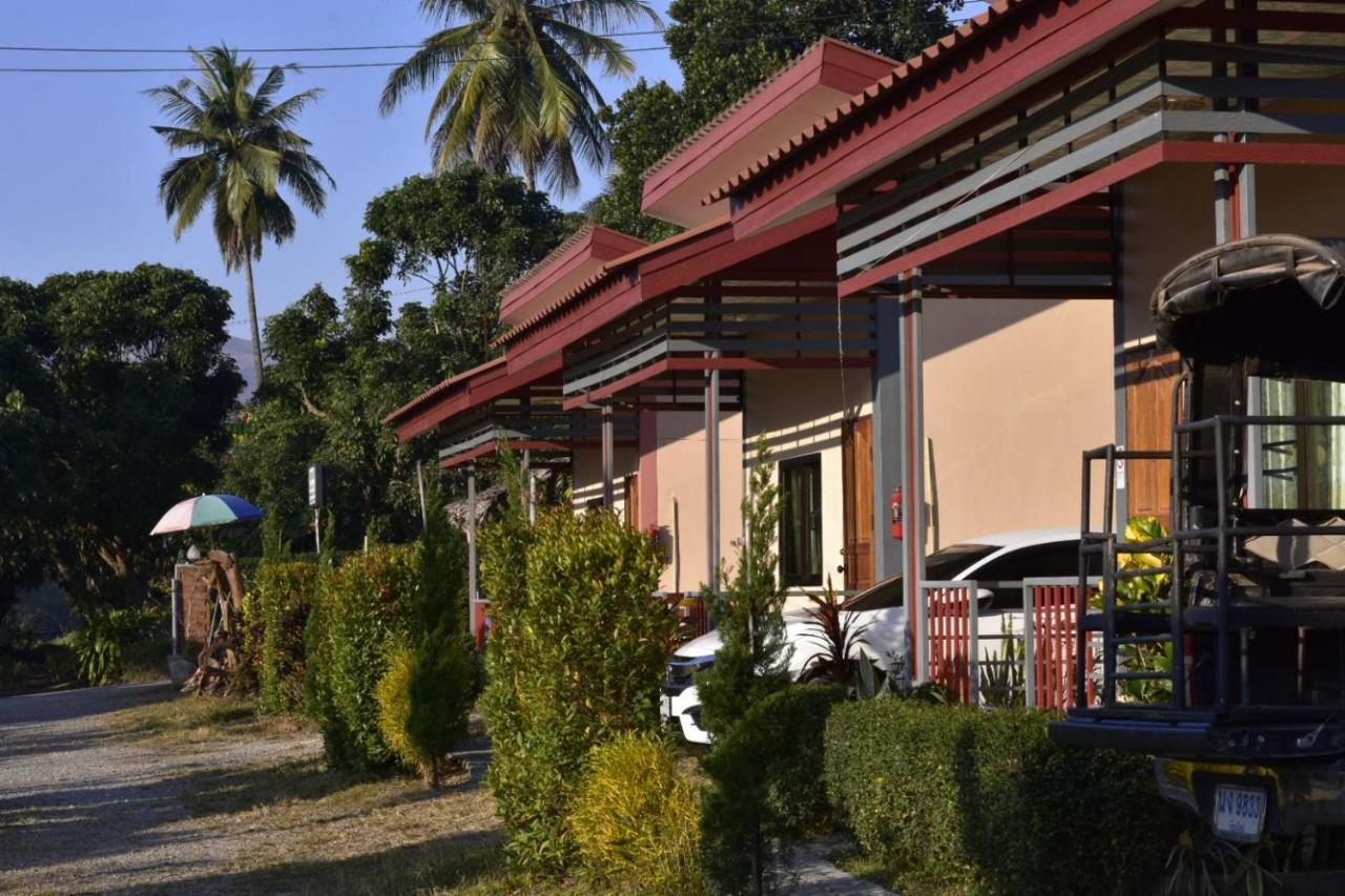Phu Chaem House Hotel Mae Chaem Bagian luar foto
